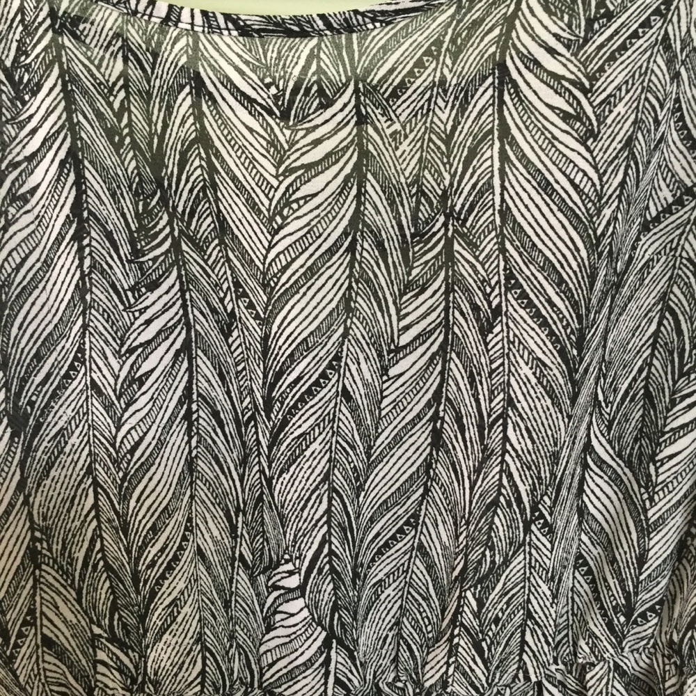 Torrid Top with Feather Pattern Black plus size 1 - Picture 10 of 14